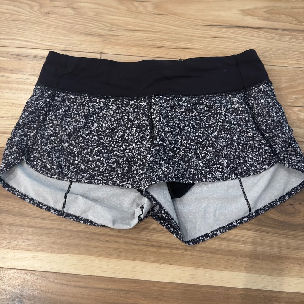 Lululemon Speed Up Low-Rise Short 2.5" - Size 6- Venture Floral Alpine
